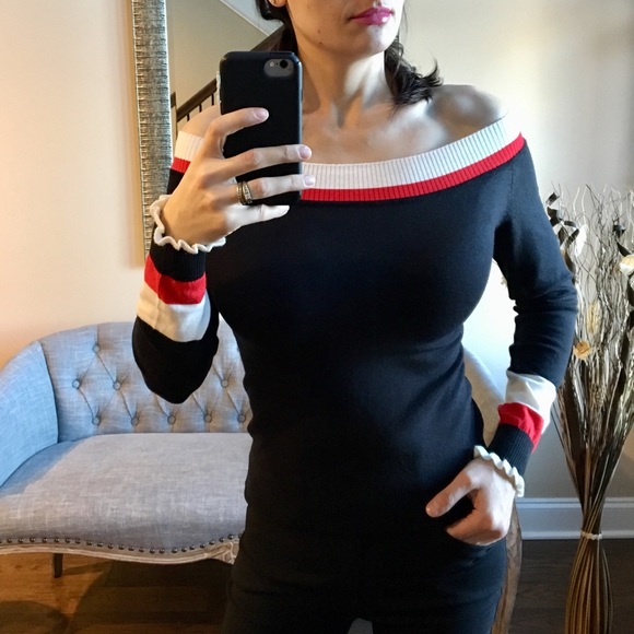 ✨ LAST✨Off Shoulder Top - Picture 2 of 8